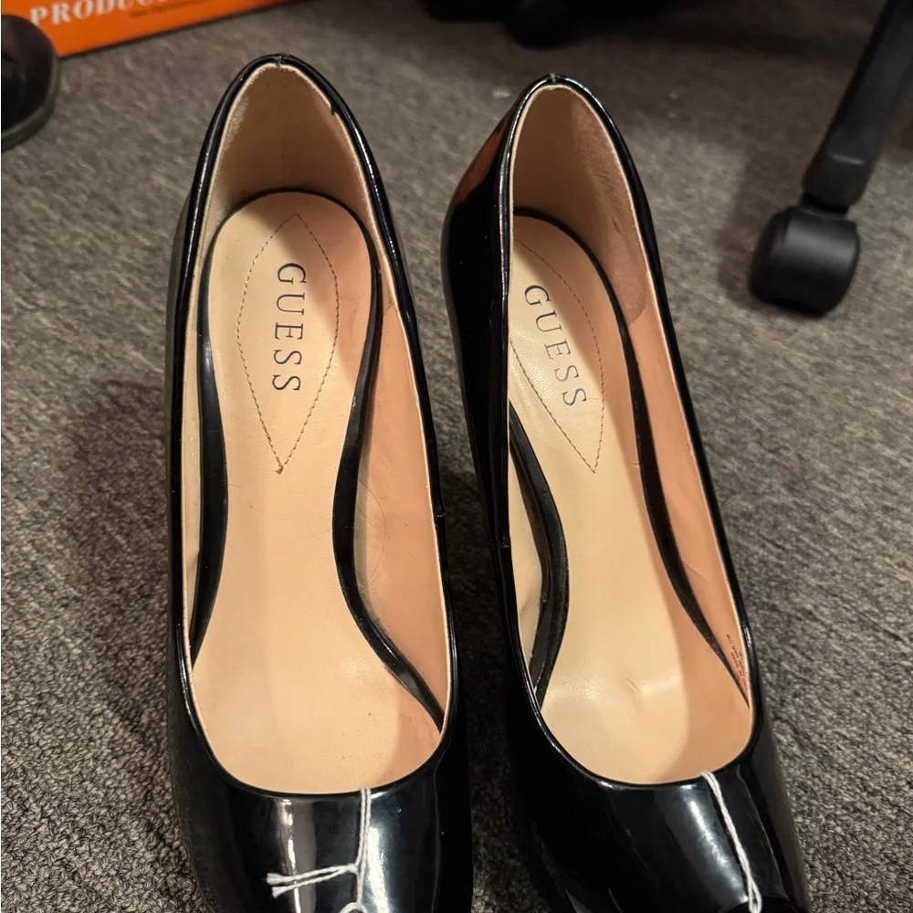 Guess - Picture 6 of 6
